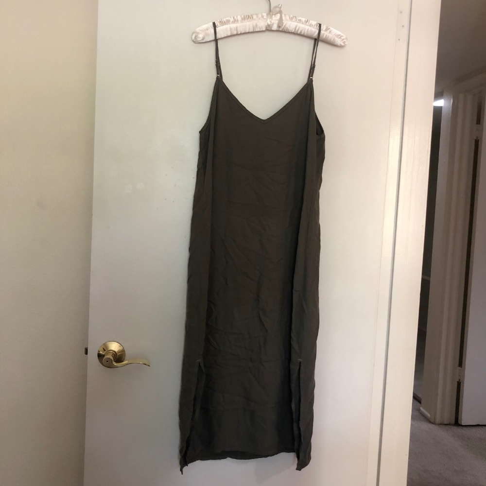 Splendid Casual Midi Dress - Picture 6 of 6